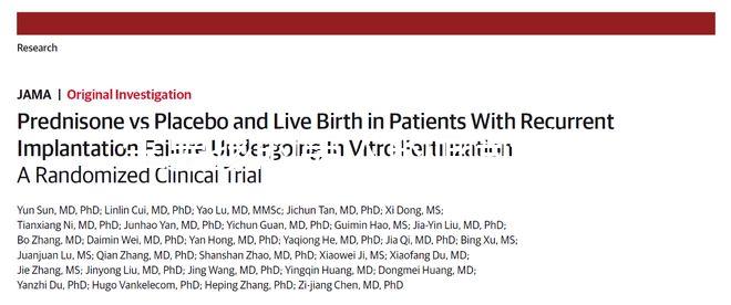 生男孩的男人的面部特征，這些特征表明是兒子